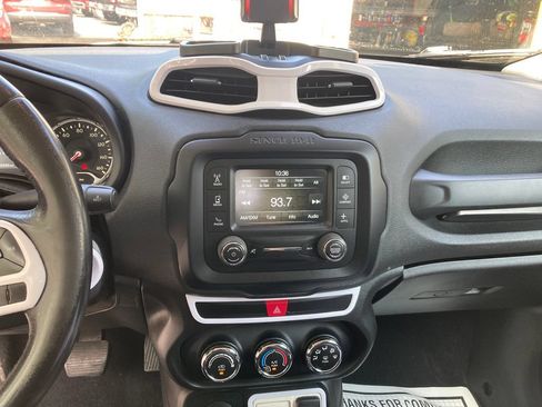 Used 2016 Jeep Renegade Latitude AWD/4WD image 22