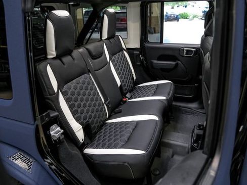 Used 2025 Jeep Wrangler Unlimited Rubicon w/ Technology Group image 57