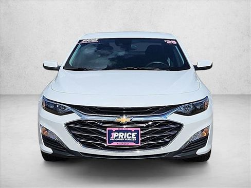 Used 2025 Chevrolet Malibu LT FWD image 2