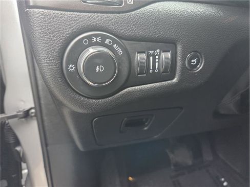 Used 2019 Jeep Cherokee Trailhawk image 15