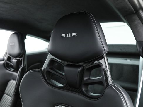 Used 2016 Porsche 911 R image 30