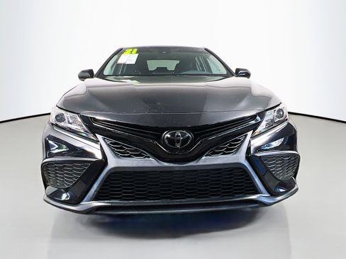 Used 2021 Toyota Camry SE image 11