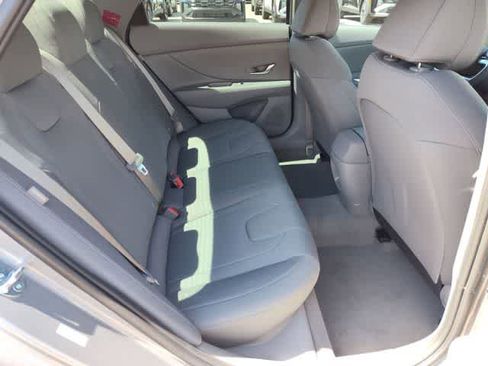 New 2026 Hyundai Elantra SE FWD image 17