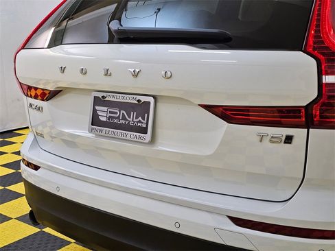 Used 2020 Volvo XC60 T5 Momentum image 13