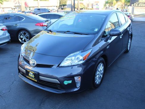 Used 2015 Toyota Prius Prime Plug-In Hybrid FWD image 4
