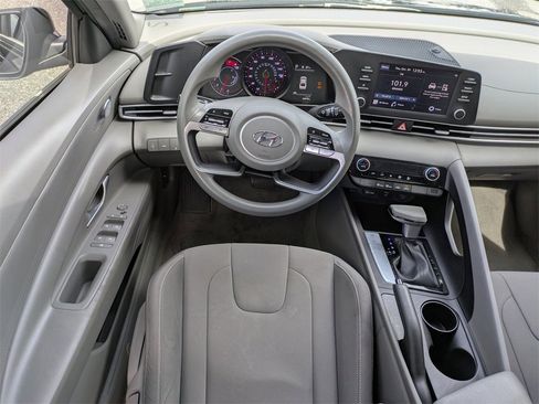 Used 2023 Hyundai Elantra SEL image 13