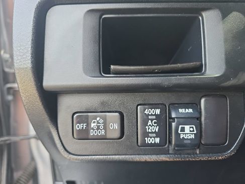 Used 2017 Toyota Tacoma SR5 AWD/4WD image 14
