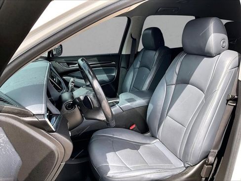 Used 2021 Buick Enclave Essence image 25
