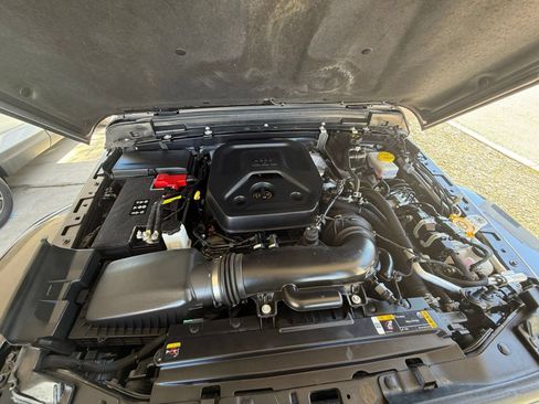 Used 2025 Jeep Wrangler Unlimited Sahara AWD/4WD image 30