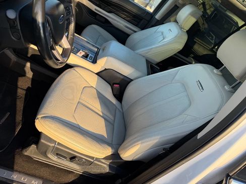 Used 2018 Ford Expedition Platinum image 11