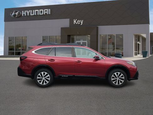 Used 2020 Subaru Outback Premium image 3