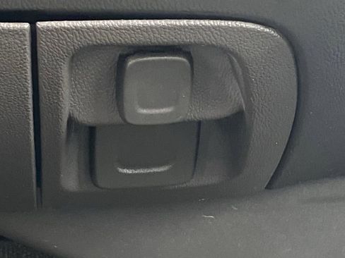 Used 2018 Chevrolet Silverado 1500 LT w/ All Star Edition image 33