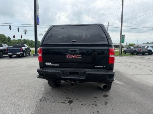 Used 2018 GMC Sierra 2500 Denali w/ Duramax Plus Package AWD/4WD image 7