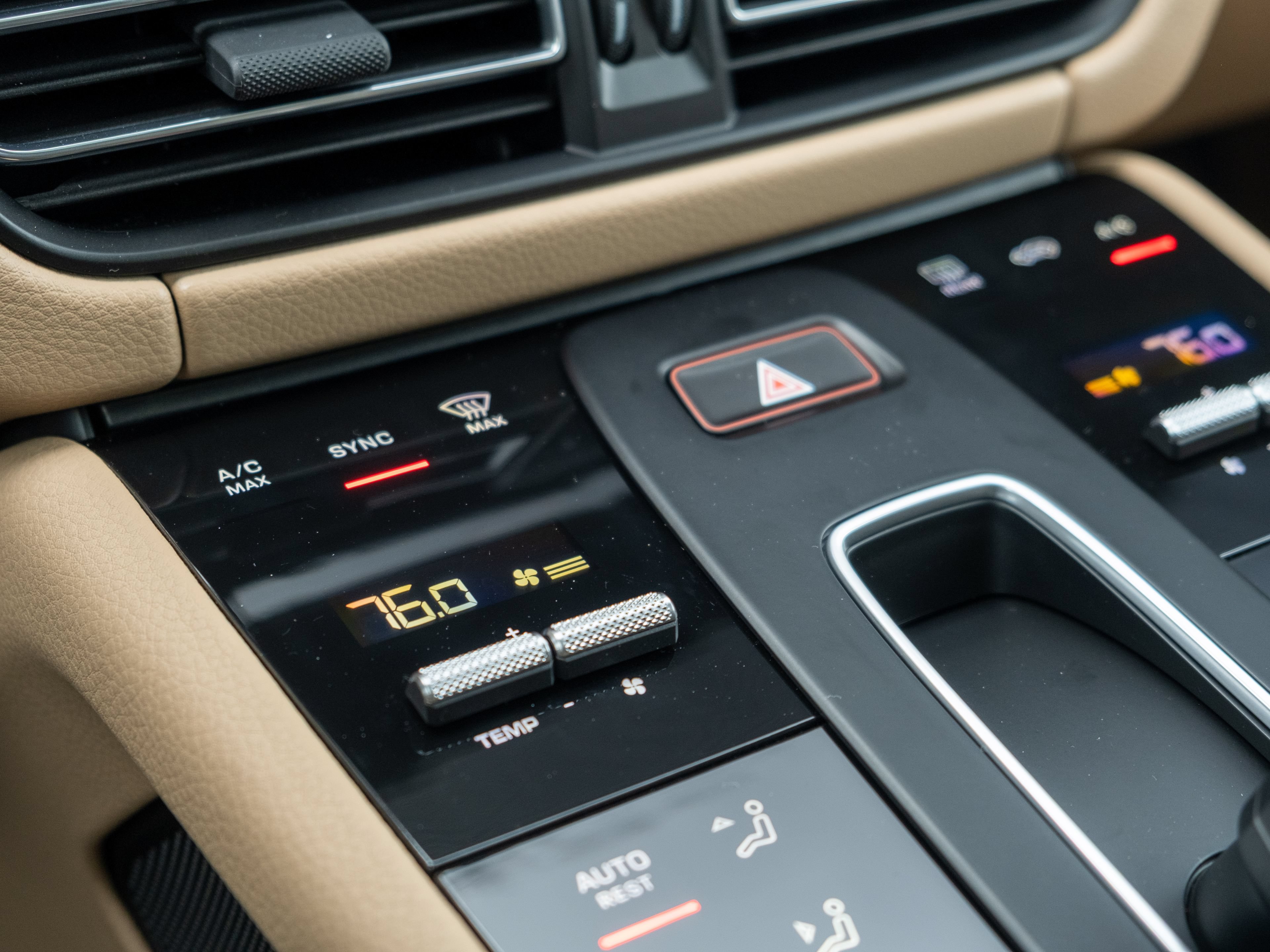 Certified 2026 Porsche Macan AWD/4WD image 32