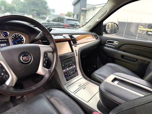 Used 2014 Cadillac Escalade Platinum AWD/4WD image 12