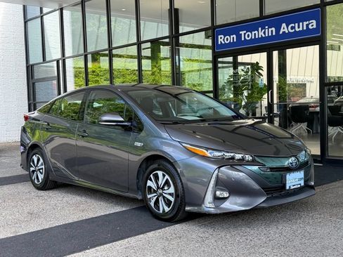 Used 2019 Toyota Prius Prime Advanced FWD image 2