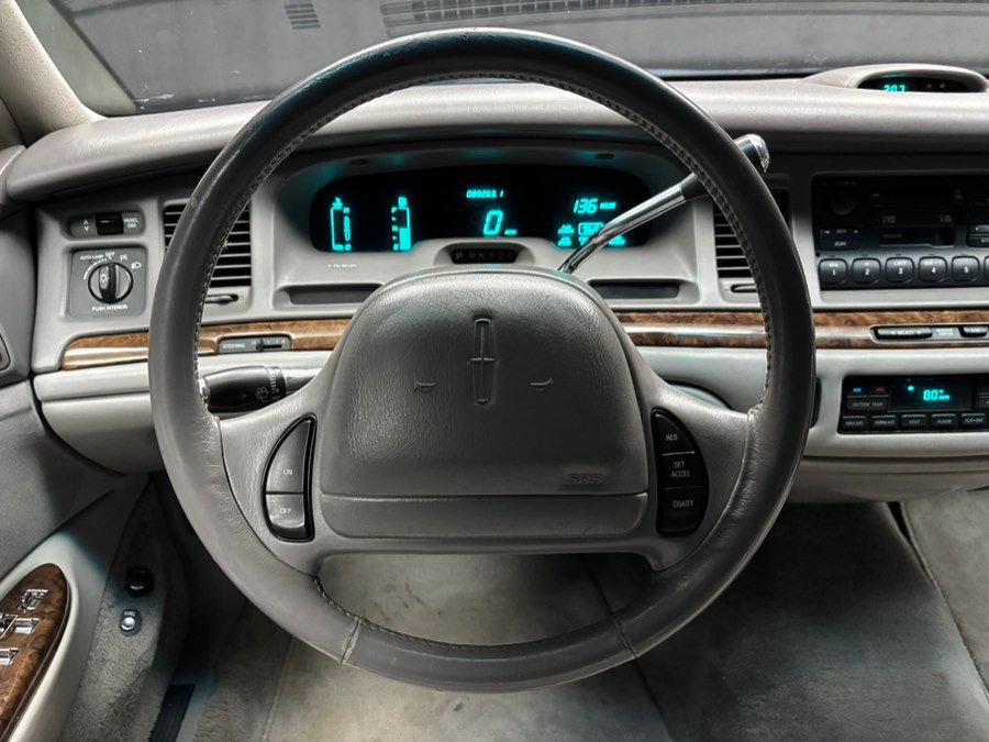Used 1997 Lincoln Town Car Executive RWD image 40