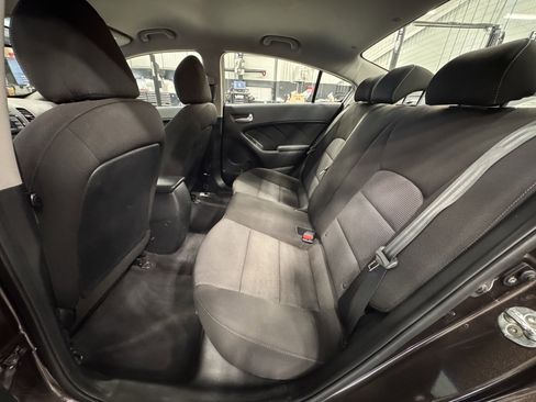 Used 2018 Kia Forte LX image 19