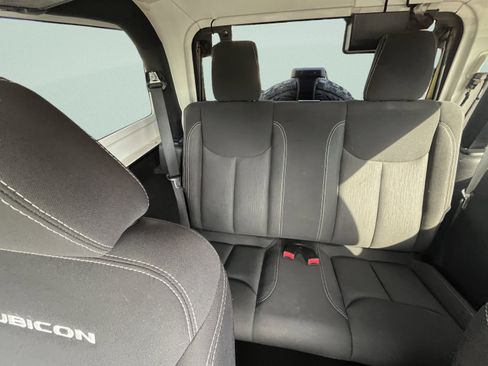 Used 2016 Jeep Wrangler Rubicon w/ Power Convenience Group AWD/4WD image 24