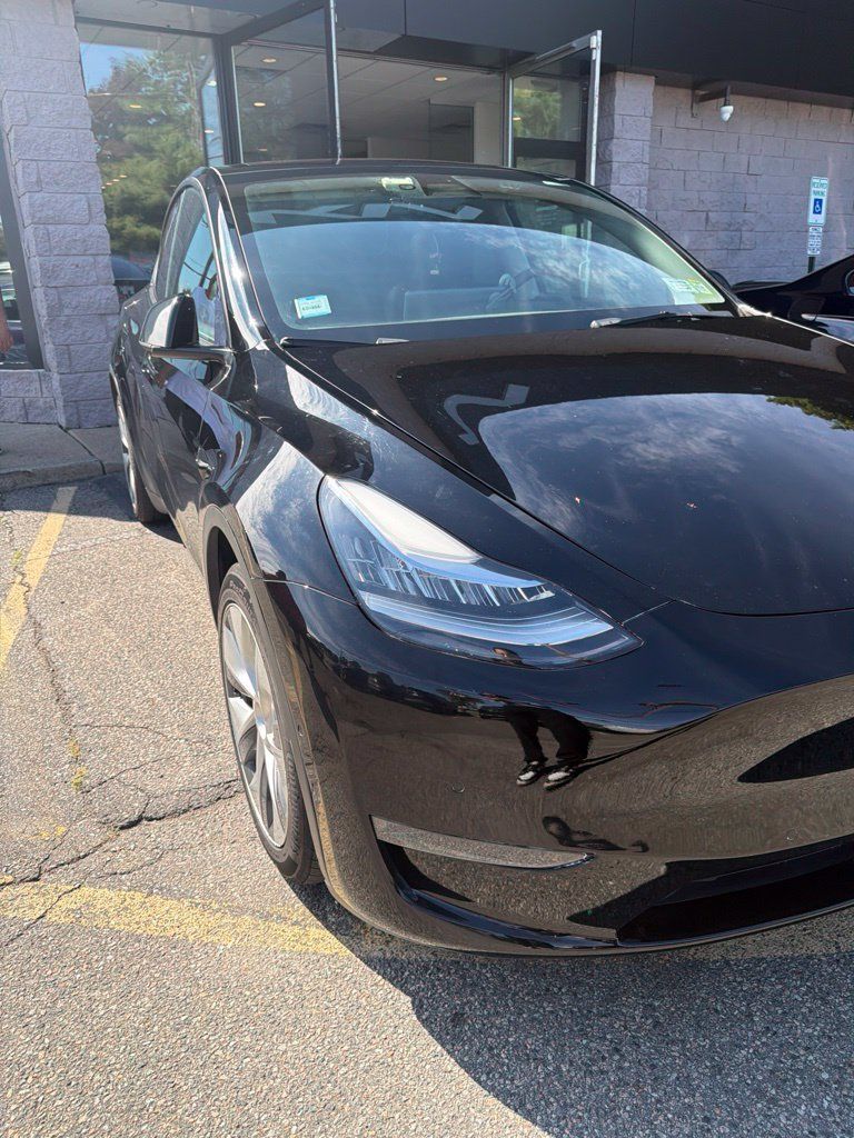 Used 2021 Tesla Model Y Long Range AWD/4WD image 3