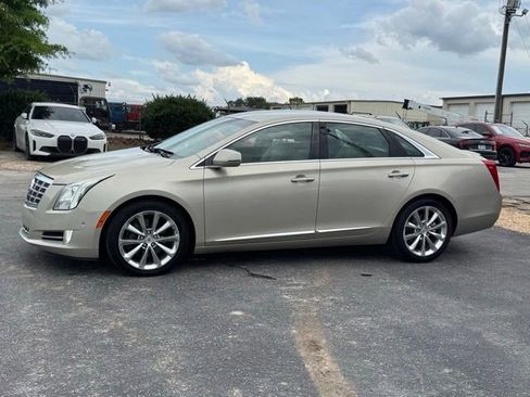 Used 2014 Cadillac XTS Luxury w/ Driver Awareness Package FWD image 4