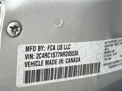 Used 2022 Chrysler Pacifica Limited w/ Uconnect Theater Family Group image 36