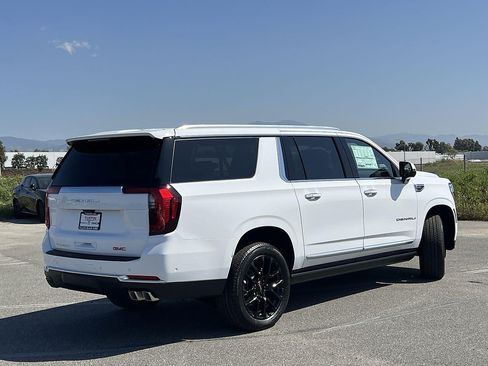 New 2026 GMC Yukon XL Denali w/ Denali Reserve Package RWD image 3
