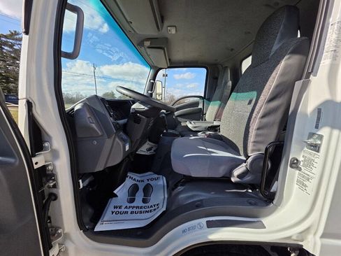 Used 2021 Isuzu NPR image 11