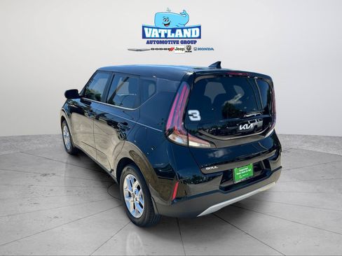 Used 2025 Kia Soul LX w/ LX Technology Package FWD image 3