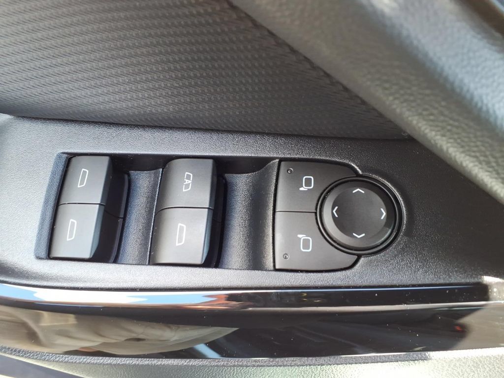 Used 2026 Chevrolet Equinox LT w/ Safety and Technology Package AWD/4WD image 15