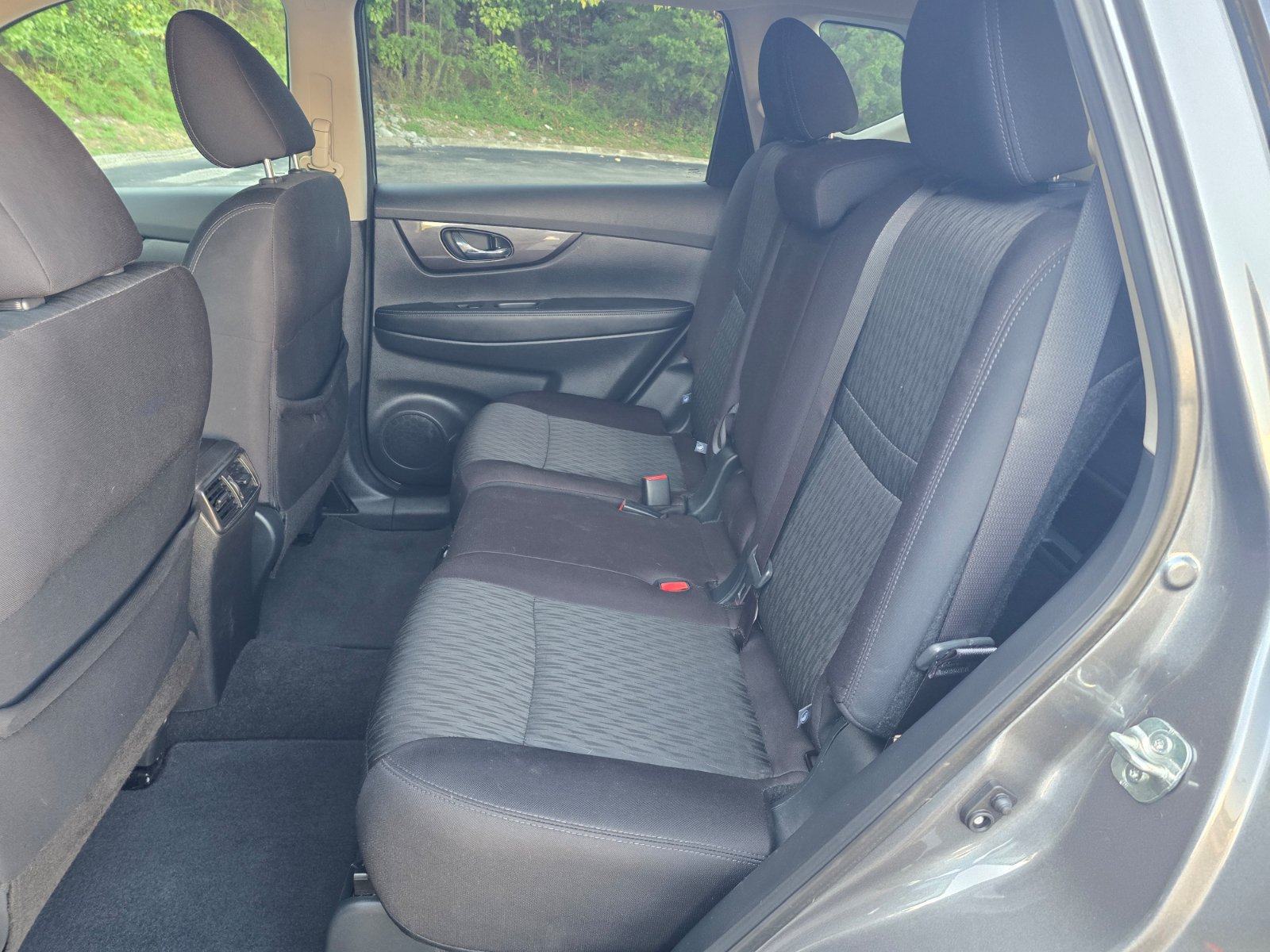 Used 2020 Nissan Rogue S w/ Special Edition Package FWD image 11