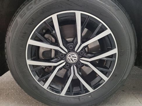 Used 2021 Volkswagen Tiguan SE FWD image 31