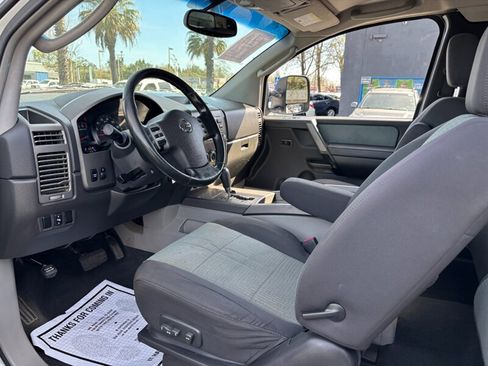 Used 2004 Nissan Titan SE image 7