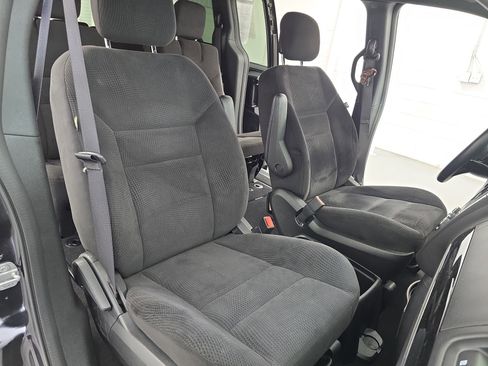 Used 2014 Dodge Grand Caravan SE FWD image 10