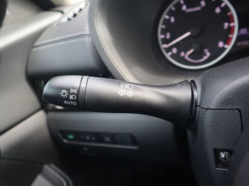 Used 2025 Nissan Sentra SV w/ Trunk Package image 21