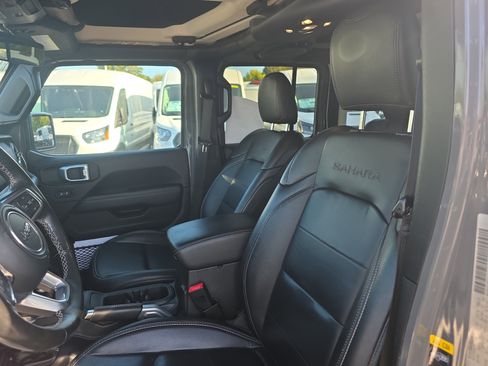 Used 2020 Jeep Wrangler Unlimited Sahara image 27