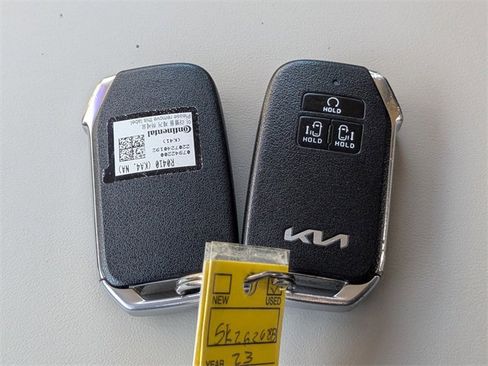 Certified 2023 Kia Carnival LX image 37