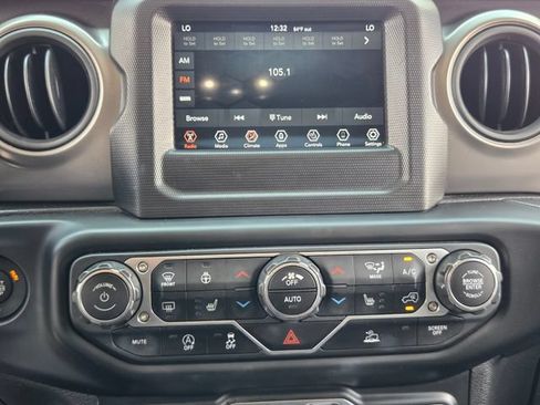 Used 2022 Jeep Wrangler Unlimited Sport AWD/4WD image 19