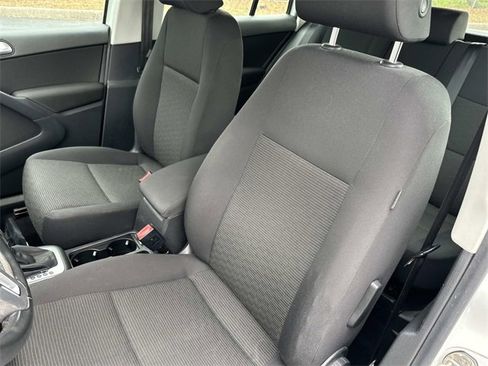 Used 2017 Volkswagen Tiguan Limited w/ Premium Package image 19