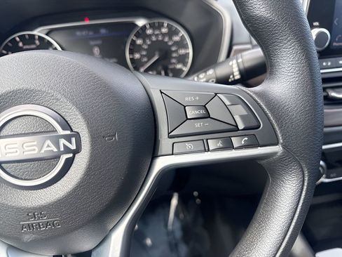 Used 2025 Nissan Altima 2.5 SV image 15