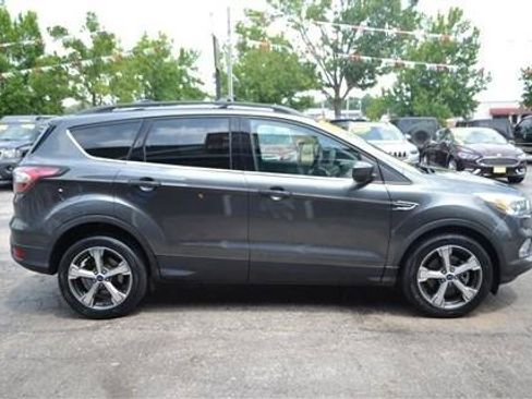 Used 2017 Ford Escape SE w/ SE Leather Comfort Package FWD image 5