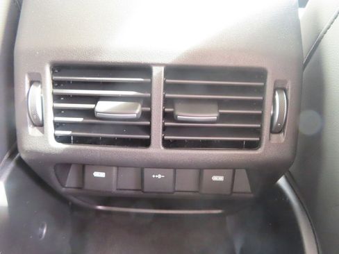 Used 2023 Land Rover Discovery Sport S image 37