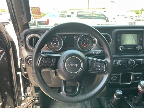Used 2018 Jeep Wrangler Unlimited Sport AWD/4WD image 14