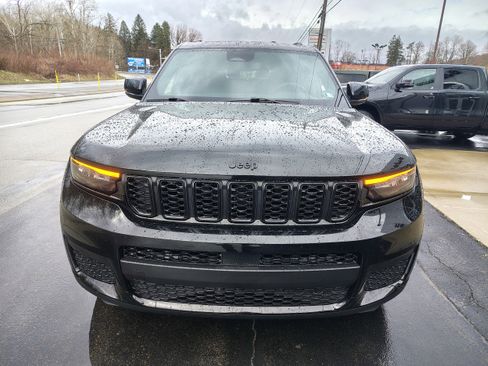 Certified 2024 Jeep Grand Cherokee L Altitude AWD/4WD image 3