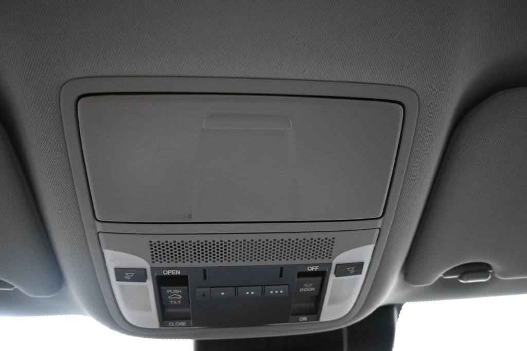 Used 2018 Acura TLX FWD image 16