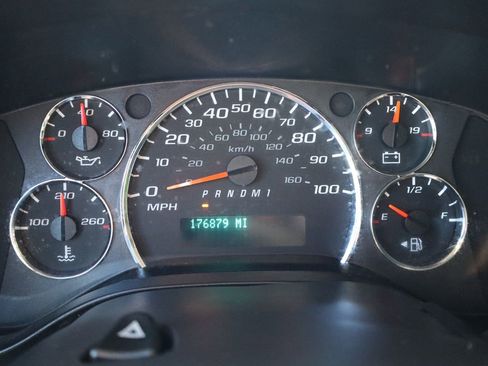 Used 2016 Chevrolet Express 2500 image 30