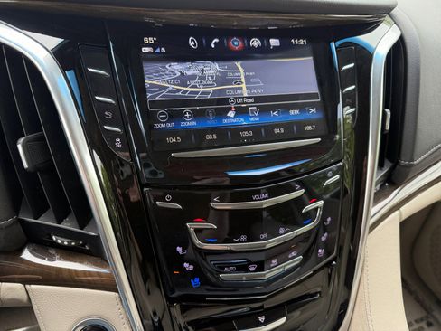 Used 2019 Cadillac Escalade ESV Premium Luxury AWD/4WD image 12