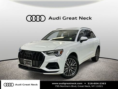 Used 2023 Audi Q3 2.0T Premium w/ Convenience Package AWD/4WD image 1