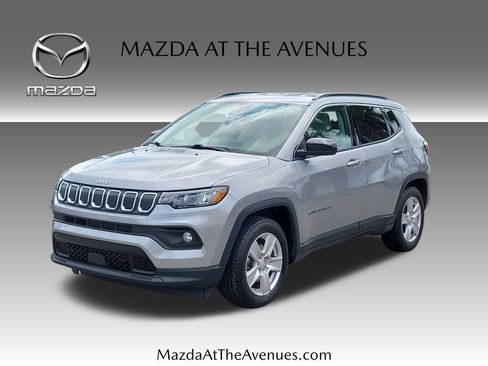 Used 2022 Jeep Compass Latitude FWD image 1