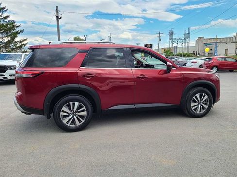 Used 2022 Nissan Pathfinder SL w/ SL Black Package image 6